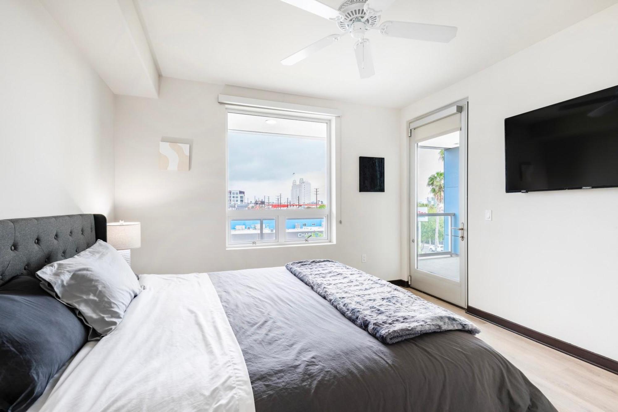 New 2br Weho Luxury D